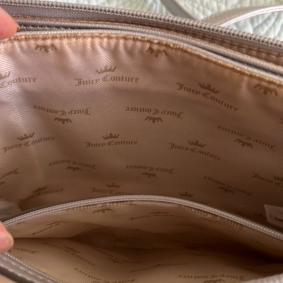 Juicy Couture silver crossbody. Explandable. 4 compartments EUC - Picture 4 of 8